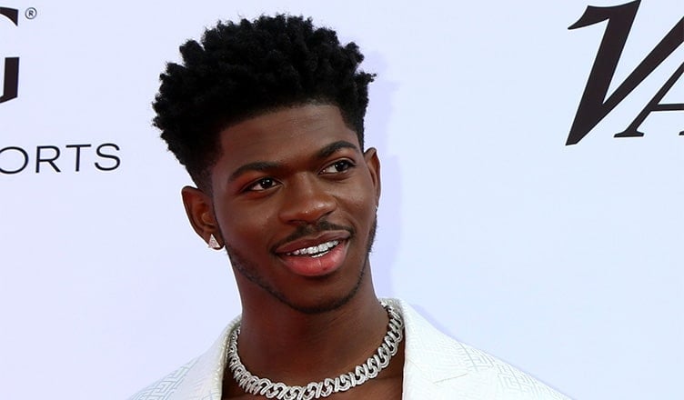 Lil Nas X at the Variety 2021 Music Hitmakers Brunch Presented By Peacock and GIRLS5EVA at the City Market Social House on December 4, 2021 in Los Angeles, CA — Photo by Jean_Nelson