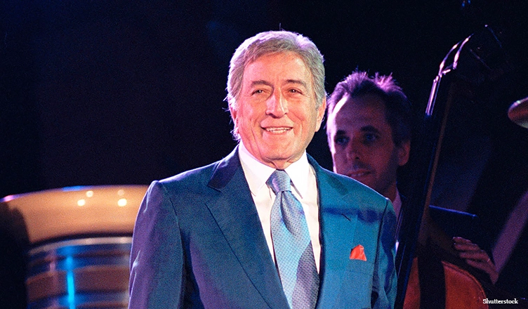 29OCT99: Singer TONY BENNETT on stage at the MGM Grand, Las Vegas, for his concert staged by new internet company Pixelon.com as part of their "iBash99". Paul Smith / Featureflash/Shutterstock