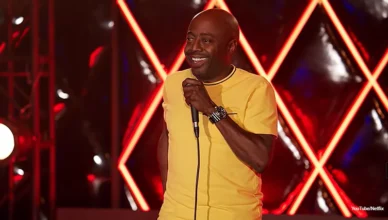Donnell Rawlings performs in 2019 comedy special, The Degenerates. (Credit: YouTube/Netflix)