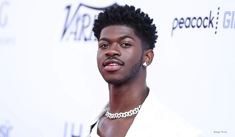 Rapper Lil Nas X wearing Balmain arrives at the Variety 2021 Music Hitmakers Brunch presented by Peacock and Girls5eva and sponsored by IHG Hotels and Resorts held at the City Market Social House on December 4, 2021 in Los Angeles, California, USA — Photo by Image Press Agency