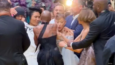 Ariana Grande Attacked at Wicked premiere in Singapore on Thursday, Nov. 13, 2025. (Credit: TikTok)