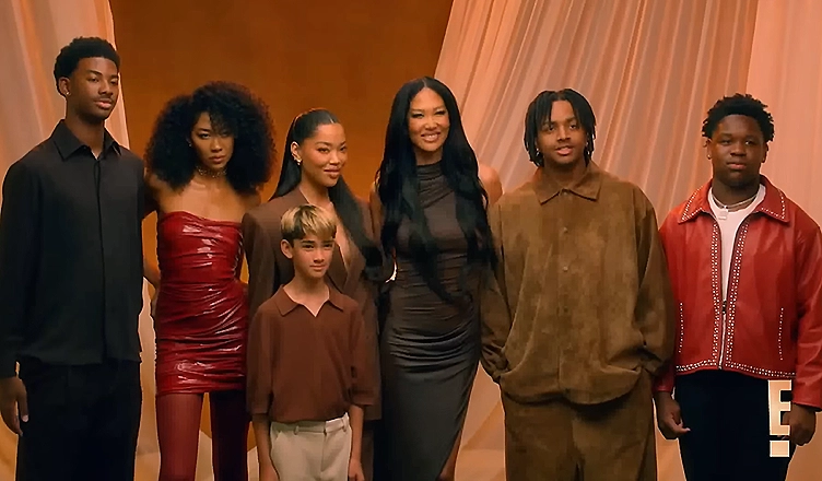 Kimora Lee Simmons and her kids star in the reality series Kimora: Back in the Fab Lane (Credit: E!)