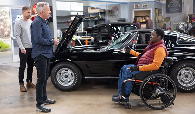 SHIFTING GEARS – “Loyalty” – Matt’s dream build turns into a nightmare when controversy between Stitch and the client threatens to derail everything. Meanwhile, Riley hires Carter at her coffee business and quickly learns that working with family brews more tension than drinks. WEDNESDAY, NOV. 5 (8:00-8:30 p.m. EST) on ABC. (Credit: Disney/Raymond Liu)