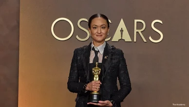 Autumn Durald Arkapaw backstage with the Oscar® for Cinematography during the 98th Oscars® at Dolby® Theatre at Ovation Hollywood on Sunday, March 15, 2026. (Credit: Etienne Laurent/The Academy)