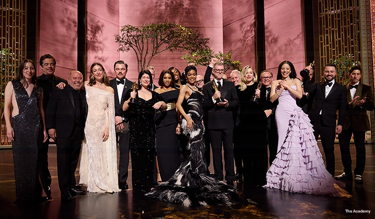 Paul Thomas Anderson, Sarah Murphy, Anthony Carlino, Will Weiske, Andy Jurgensen, Teyana Taylor, Michael Bauman, Cassandra Kulukundis, Regina Hall, Shayna McHale aka Junglepussy, Leonardo DiCaprio, Chase Infiniti and Benicio del Toro accept the Oscar for Best Picture during the 98th Oscars® at the Dolby® Theatre at Ovation Hollywood on Sunday, March 15, 2026. (Credit: Al Seib/The Academy)