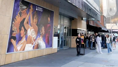 A tribute mural to Selena Quintanilla-Pérez outside Grammy Museum in Los Angeles. (Credit: Rebecca Sapp/Getty Images)