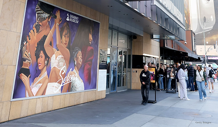 A tribute mural to Selena Quintanilla-Pérez outside Grammy Museum in Los Angeles. (Credit: Rebecca Sapp/Getty Images)