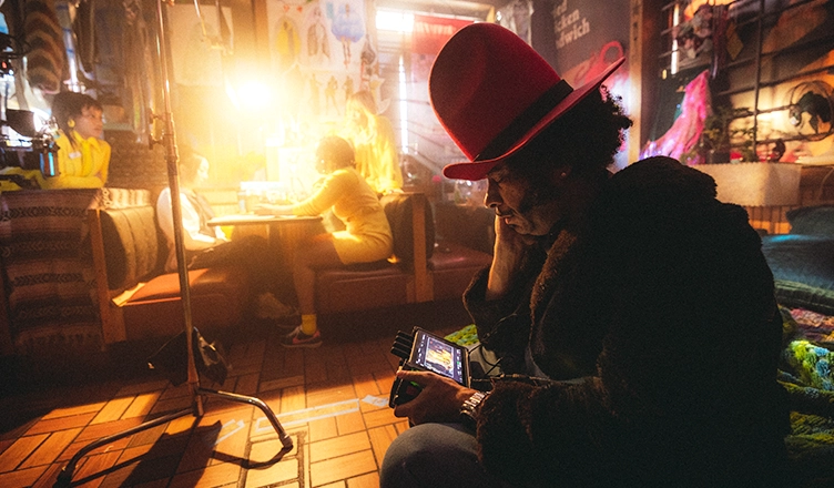 Director Boots Riley on the set of I Love Boosters (Credit: Neon).