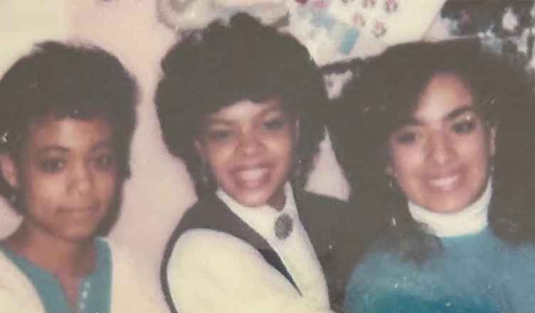 Wendy Raquel Robinson (center) with classmates at Howard University. (Credit: TV One/Wendy Raquel Robinson)