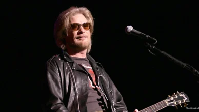 Daryl Hall of music group Hall & Oates perform at the Beacon Theatre on December 5, 2010 in New York City. (Credit: Shutterstock)