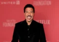 Lionel Richie at the SAG-AFTRA Foundation's Patron of the Artists Awards at the Wallis Annenberg Center for the Performing Arts. Beverly Hills, USA 09 November 2017 — Photo by Feature Flash