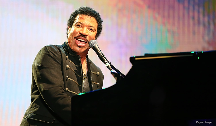 Lionel Richie performs at his concert in Shanghai, China, 8 April 2014. (Credit: Popular Images)