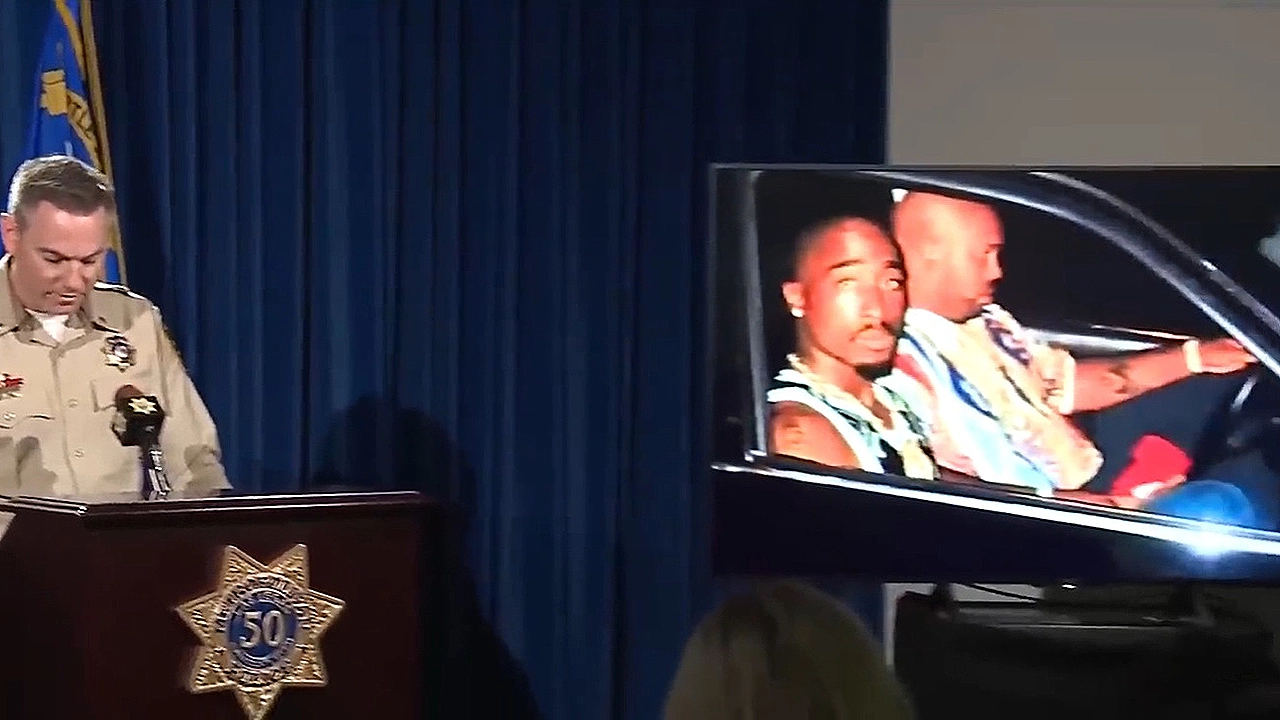 During a 2023 news conference, Las Vegas authorities provided details regarding the arrest of a man in connection with the 1996 drive-by shooting death of rapper Tupac Shakur. (Credit: YouTube/ABC 10 News)